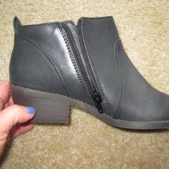 Lucky Brand Faydren NWT Black Leather booties w/ side zip size 6.5 w/ stitching - Picture 6 of 10